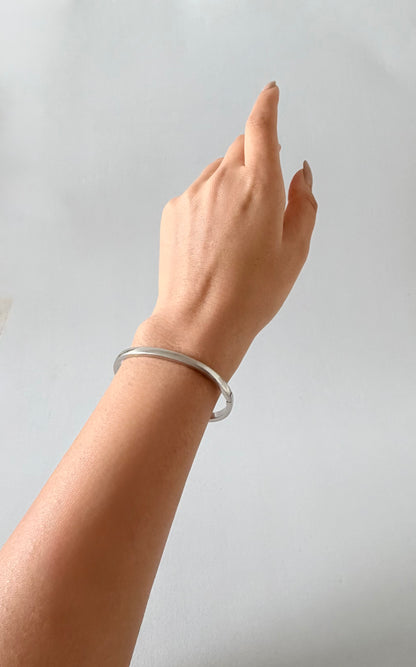 Sleek Bangle - Silver
